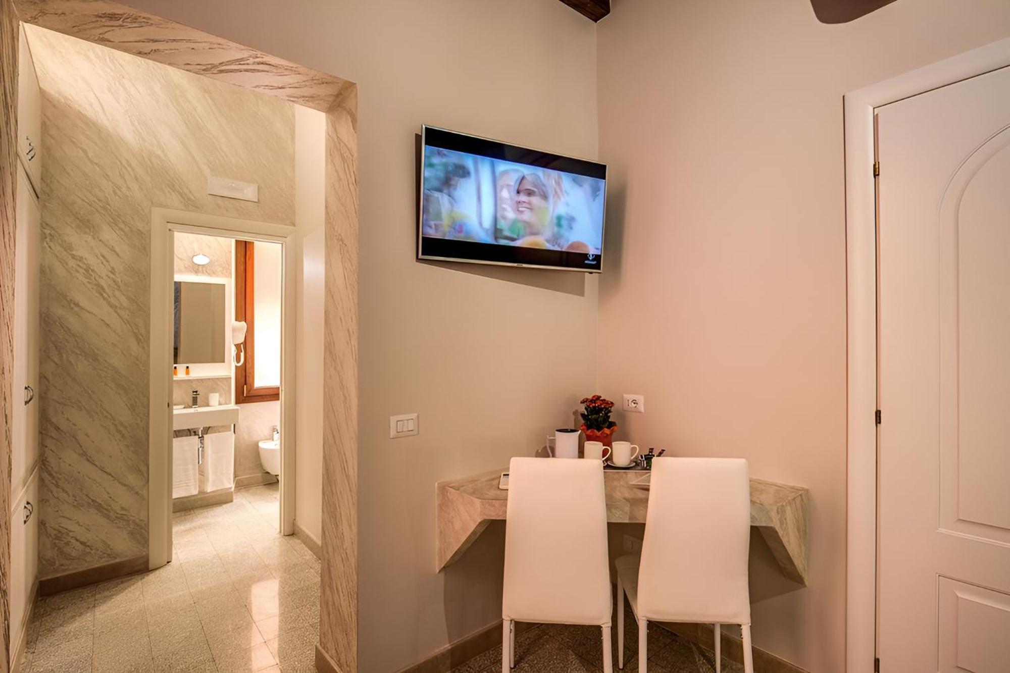 Colosseo Accomodation Room Guest House Rome Bagian luar foto
