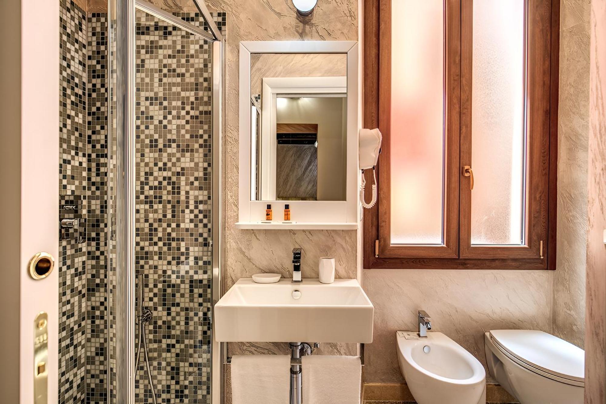 Colosseo Accomodation Room Guest House Rome Bagian luar foto
