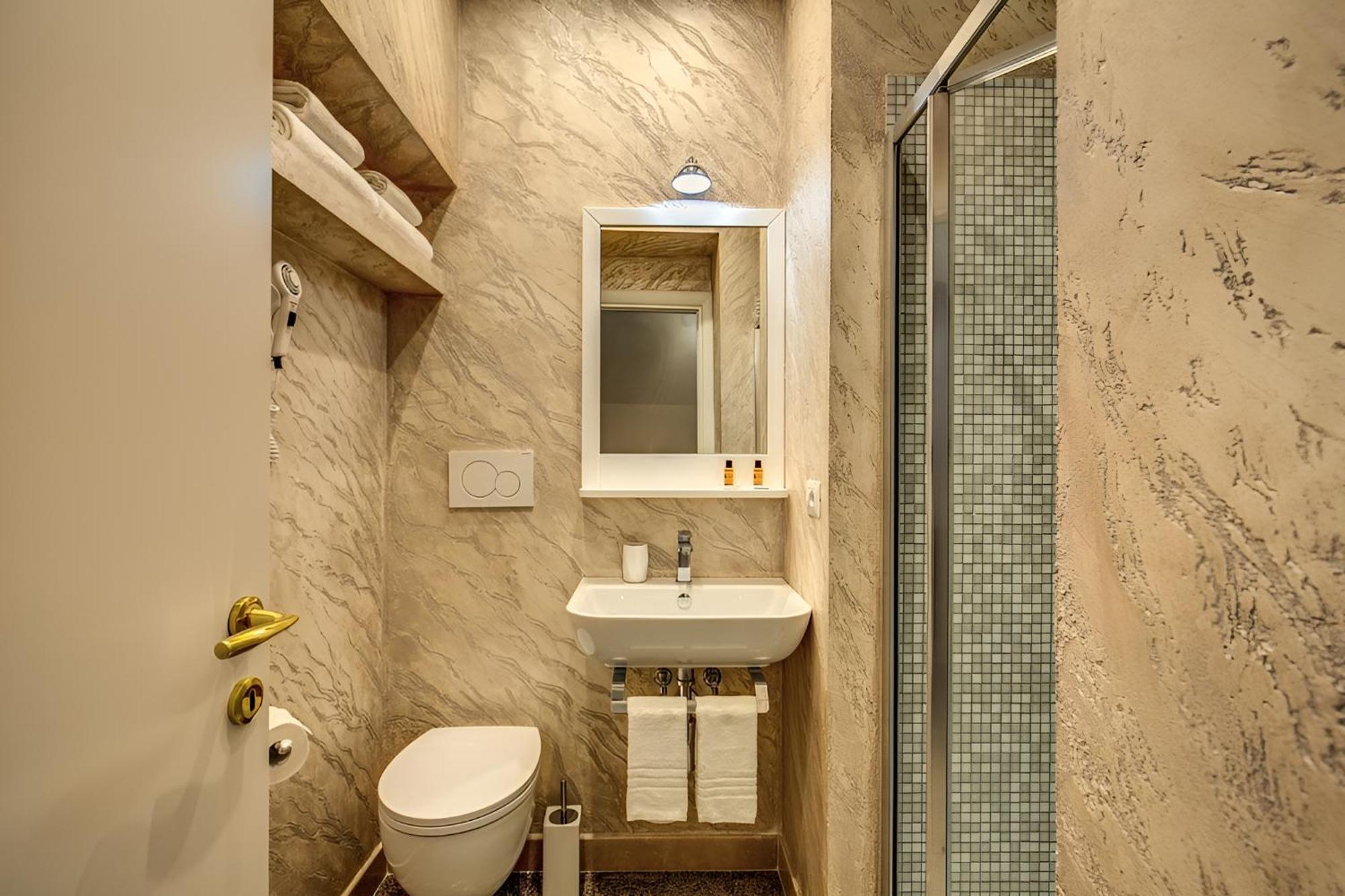 Colosseo Accomodation Room Guest House Rome Bagian luar foto