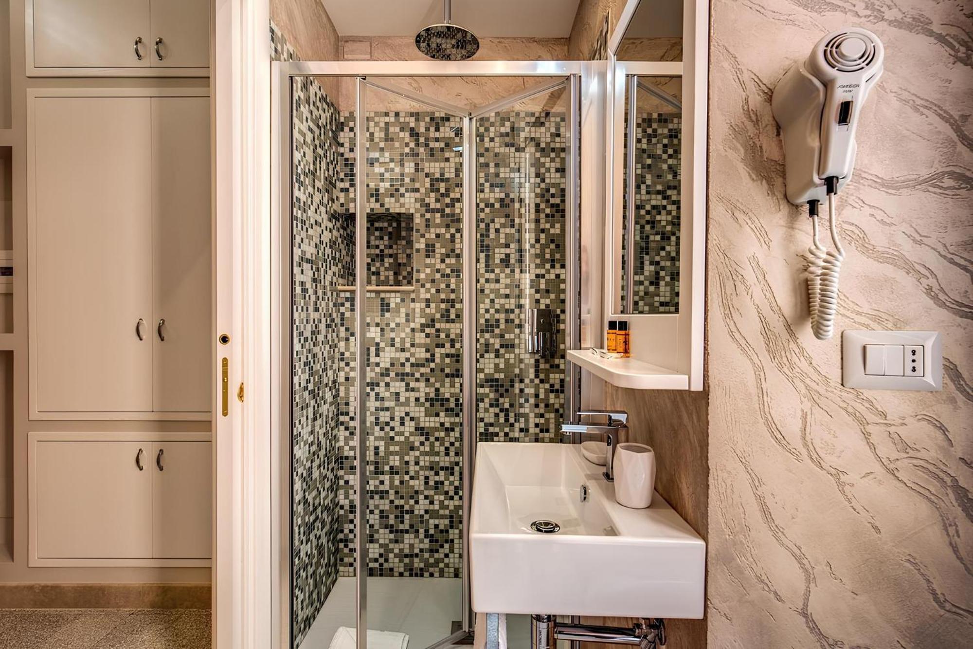 Colosseo Accomodation Room Guest House Rome Bagian luar foto