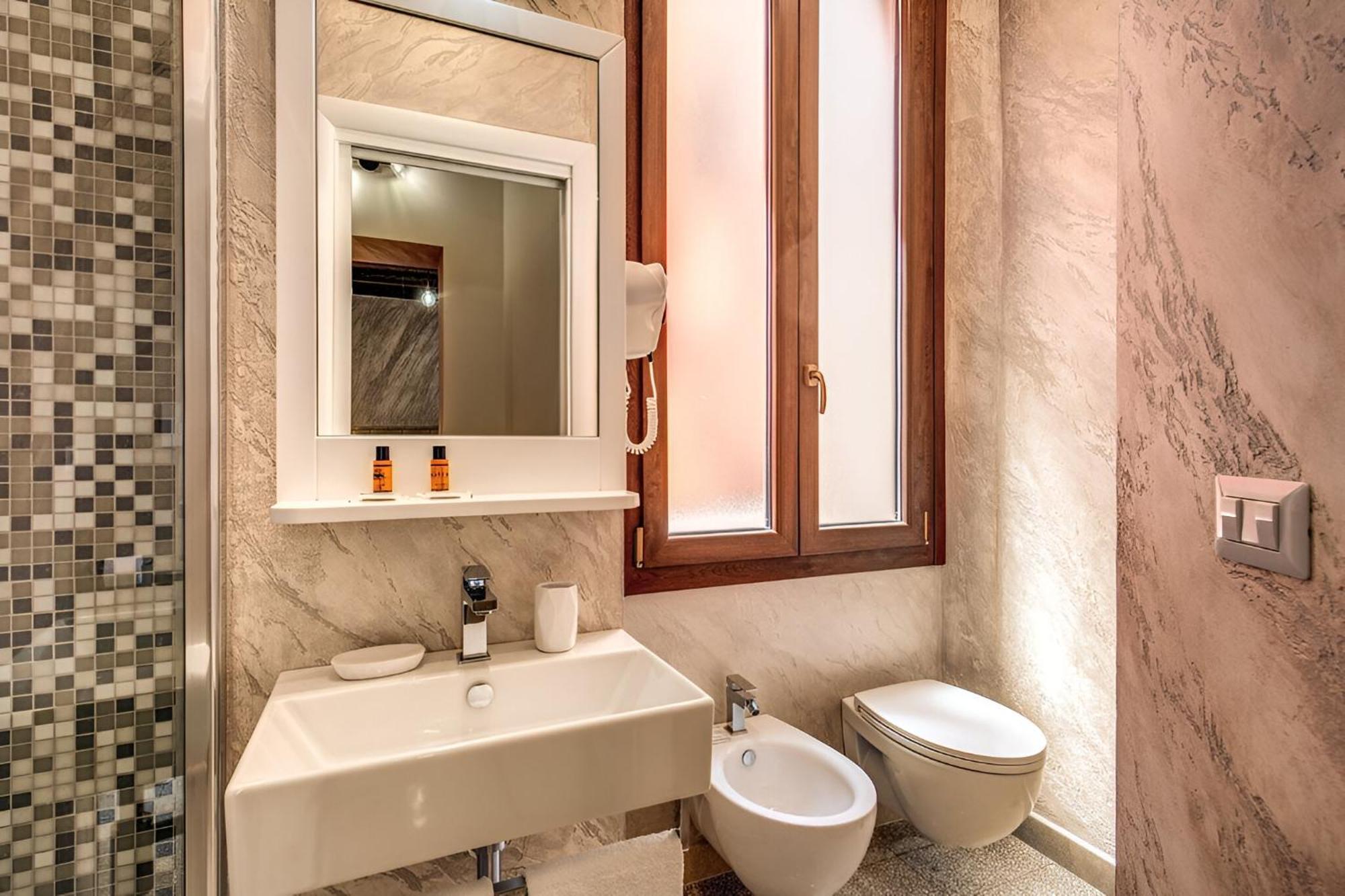 Colosseo Accomodation Room Guest House Rome Bagian luar foto