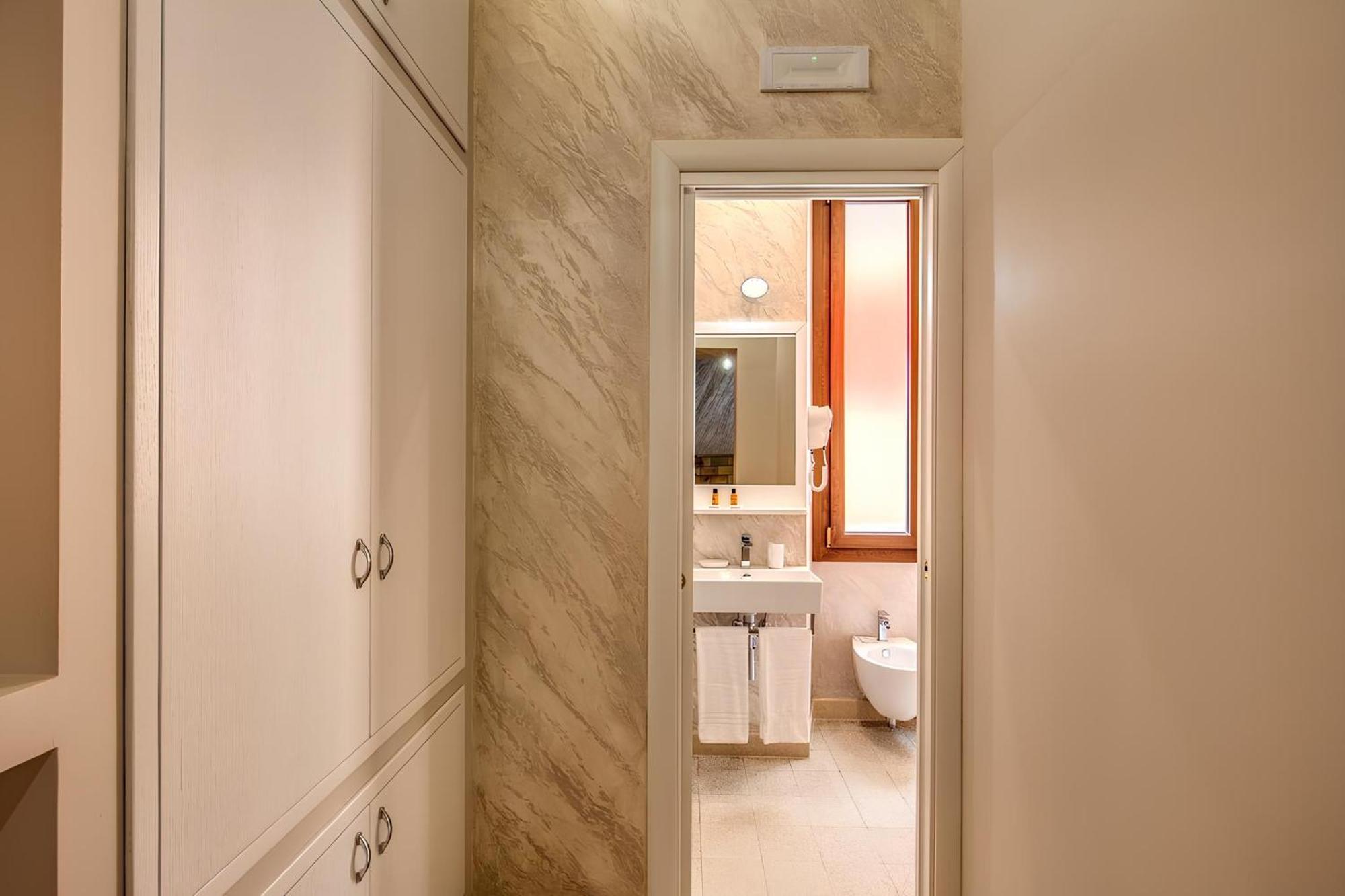 Colosseo Accomodation Room Guest House Rome Bagian luar foto