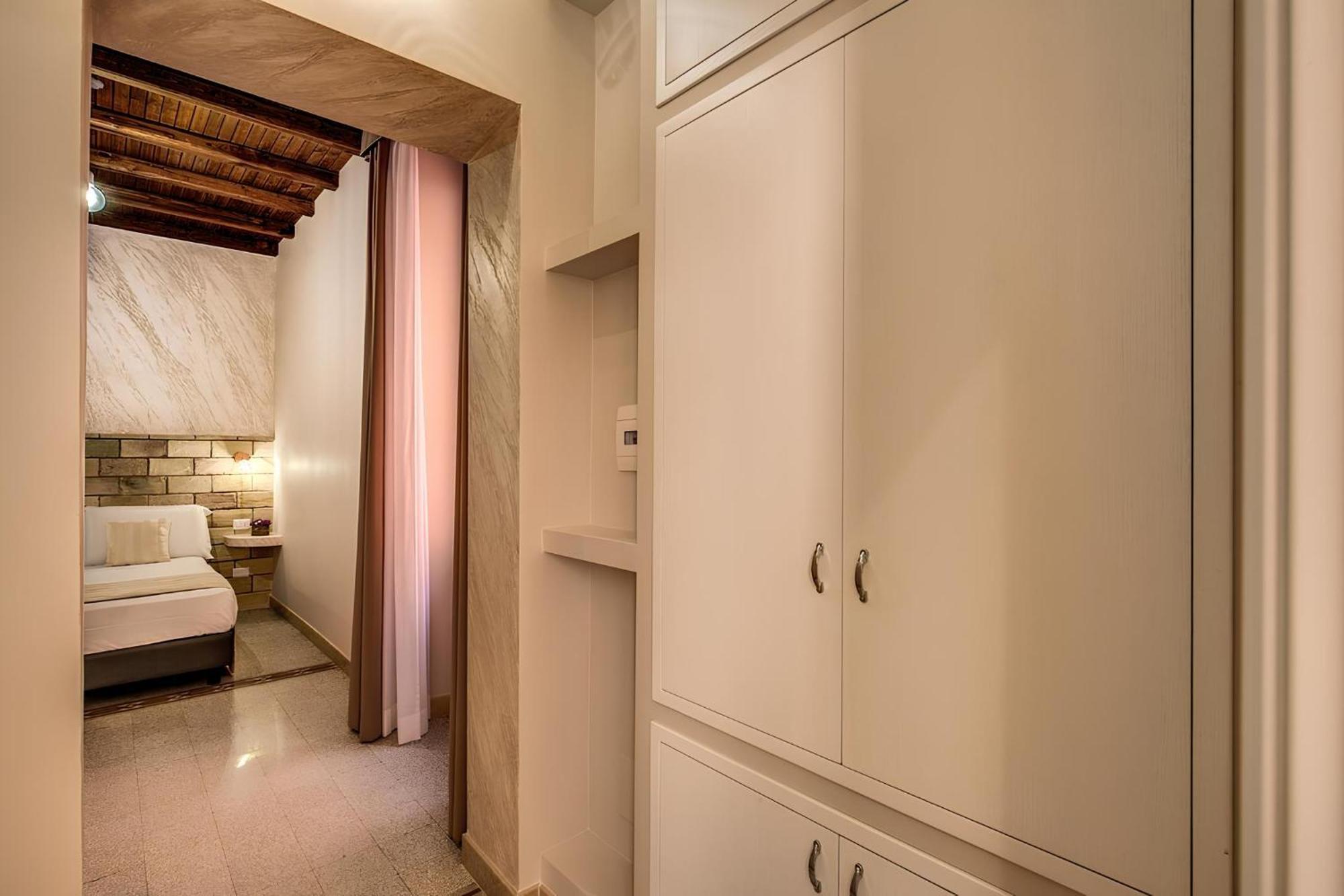 Colosseo Accomodation Room Guest House Rome Bagian luar foto